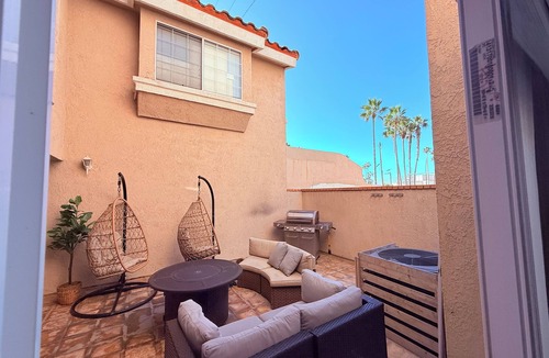 Huntington Beach Villa | Pacific Breeze ocean view , a few steps from Main Street, the sand and pier