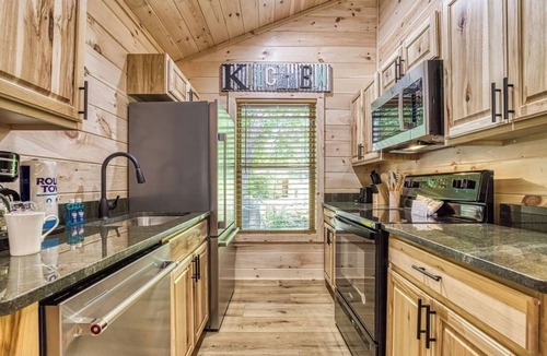 Cosby Cottage | Painted Sky- Pickleball Court, Creek, WIFI, Mountain Views, Starting at $79"