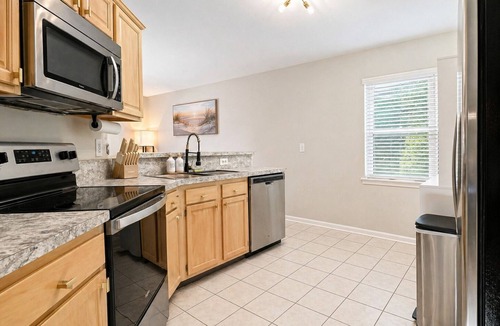 Arlington House | Palm Breeze Oasis: Private Pool & Gazebo