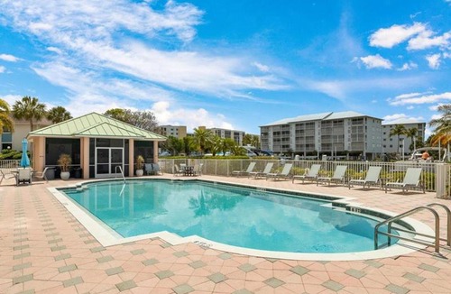 South Island Apartment | Palm Harbor 704