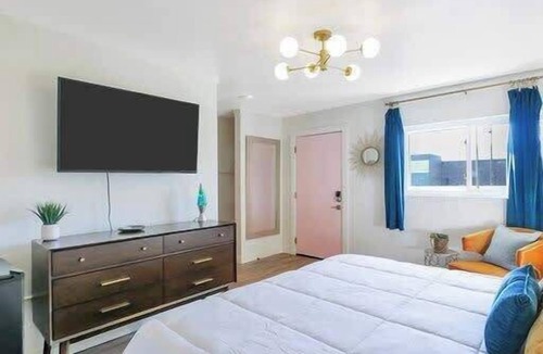Trenton Hotel | Palm Springs King Suite Near Chattanooga Room#1