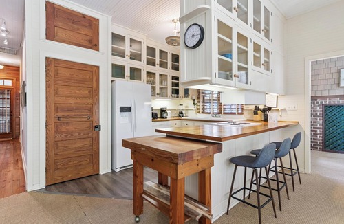 King City House | Palmetto Cottage sleeps 8 and walk to the Village