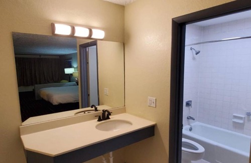 Orangeburg Hotel | Palmetto Inn & Suites by OYO Orangeburg