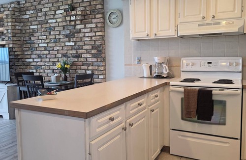 Red Deer Condo | Panoramic Views & Indoor Pool 1502CM