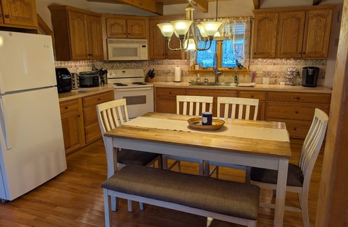 Leicester Apartment | Paradise! A sweet little slice of paradise in this 1 bedroom apartment.