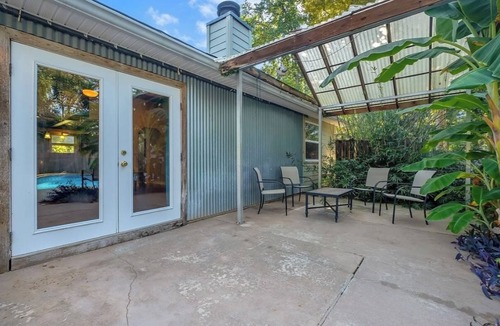 Tallahassee House | Paradise at the Oasis