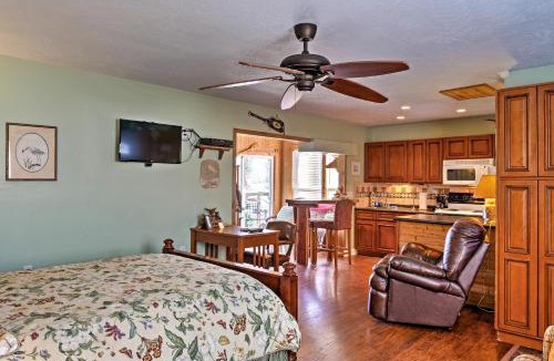 Guntersville House | 'Paradise Cove' Cabin w/Boathouse & Dock