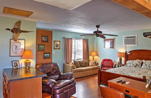 Guntersville House | 'Paradise Cove' Cabin w/Boathouse & Dock
