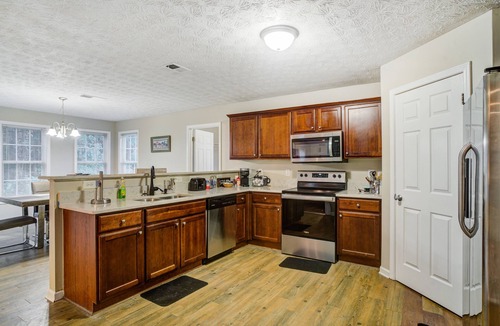 Conley House | 🌴Paradise of Atlanta🌴 4BR/3BTH⭐️2 Game Rm⭐️2 Fireplaces⭐️10 min from Airport