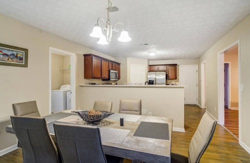 Conley House | 🌴Paradise of Atlanta🌴 4BR/3BTH⭐️2 Game Rm⭐️2 Fireplaces⭐️10 min from Airport
