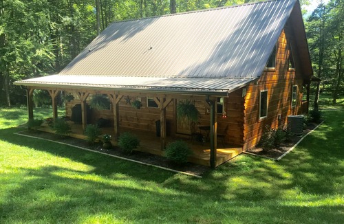 Roan Mountain Cabin | PEACE & TRANQUILITY, Mtn.Cabin By A Stream Near A.T. And Roan Mtn State Park