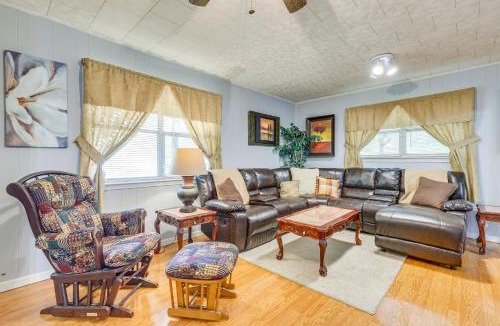 Jackson House | Peaceful Alabama Vacation Rental w/Large Deck