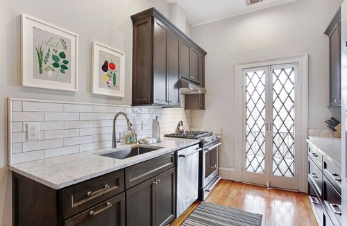Historic Downtown Savannah Apartment | Peaceful & Beautiful Upper Apt! 2 Private Balconies!