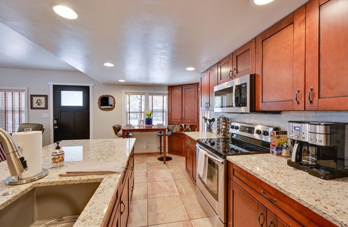 Payson House | Peaceful Deck + Fire Pit: Payson Home!