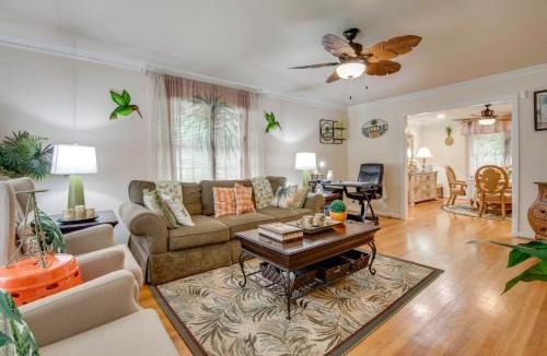 Riverdale House | Peaceful Porch, Yard! Riverdale Home Near Dtwn ATL