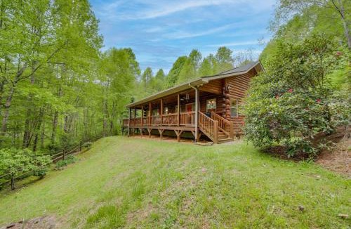 Waynesville House | Peaceful Smoky Mountain Cabin w/Deck & Fire Pit!