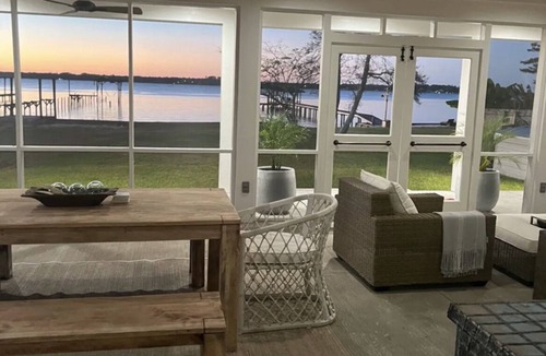 Lillian House | Peaceful waterfront getaway !!