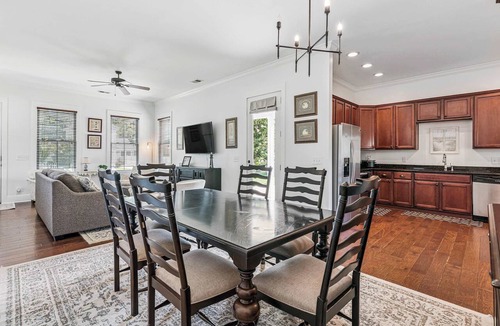 Brunswick House | Pecan Pointe Cottage - Pet Friendly