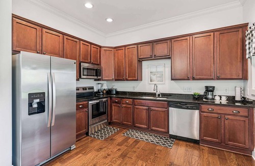 Brunswick House | Pecan Pointe Cottage - Pet Friendly