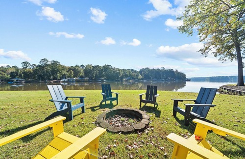 Eatonton House | Peninsula on Lake Sinclair, Sleeps 6, Kayaks+More!