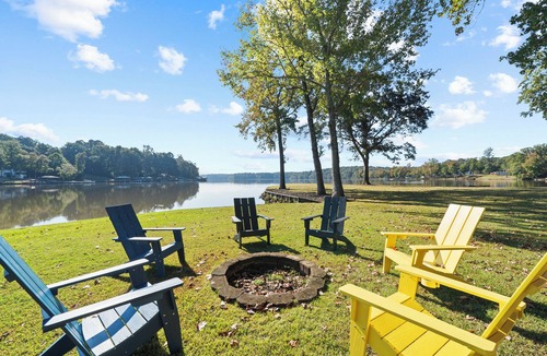Eatonton House | Peninsula on Lake Sinclair, Sleeps 6, Kayaks+More!