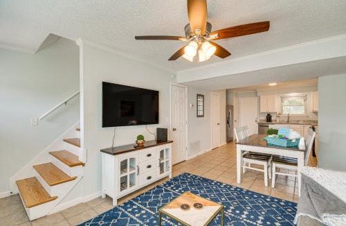 Siguenza Cove House | Pensacola Townhome with Shared Yard about 3 Mi to Gulf!