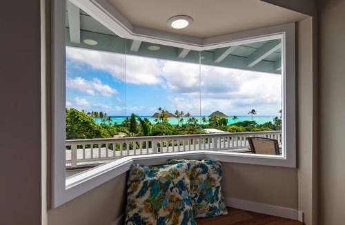 Lanikai House | Penthouse Living in Beautiful Lanikai – 2 Bedrooms, 1 Bathroom, Ocean Views