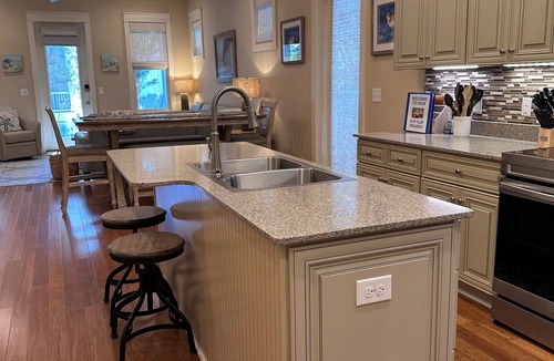 Sunnyside House | Perfect Carillon Beach Family Cottage located in the charming Cottage District