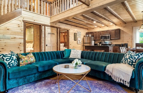 White Oak Lodge Cabin | Perfect for Girls Trips! 4 Suites & Amazing Pool!