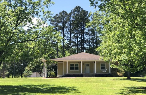 Albany House | Perfect for Travel Nurses and Quail Hunters