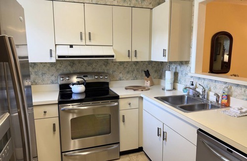 Saint Simons Island Condo | Pet Friendly Condo in Gated Community with Pool and Fitness Center!
