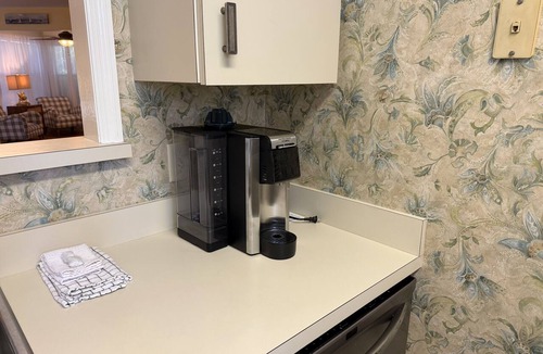 Saint Simons Island Condo | Pet Friendly Condo in Gated Community with Pool and Fitness Center!