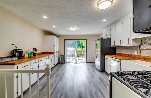 Kennesaw House | Pet-Friendly 4BR Home w/Full Gym, 3BT and Patio by Ballparks in Woodstock
