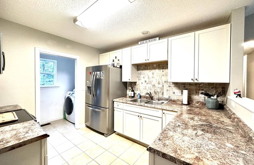 Troutman House | Pet Friendly Home 2 minutes from Lake Norman State Park 3BR/2BA