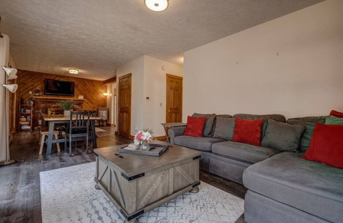 Madison Ski Chalet | Pet Friendly Madison Chalet Close to Hiking