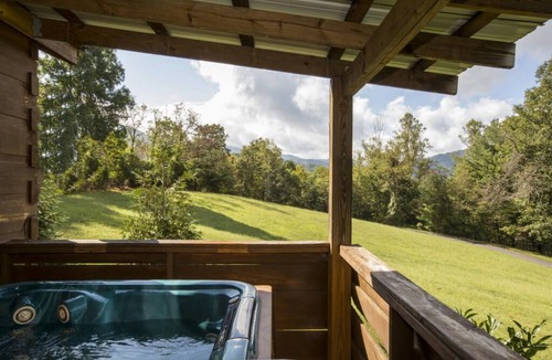 Hot Springs Cabin | Pet-Friendly Mountain Log Cabin for Couples