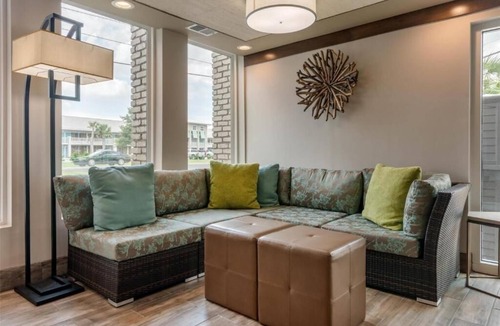 Jekyll Island Hotel | Pet-Friendly Suite Near Beach – Ideal for Families | Pool, Parking, Breakfast