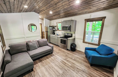 Guntersville Apartment | Pet Friendly Tiny House - Lake Guntersville