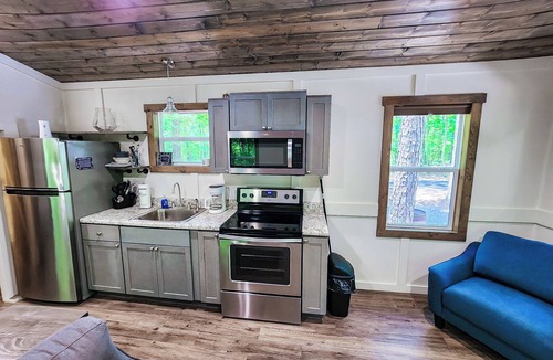 Guntersville Apartment | Pet Friendly Tiny House - Lake Guntersville