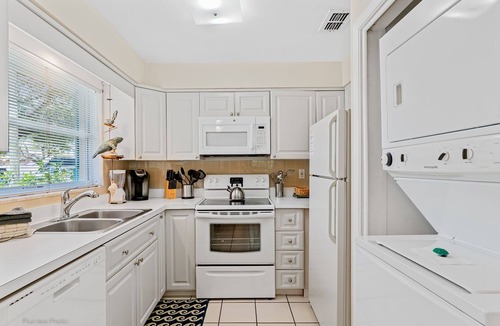 Independence Square House | PET FRIENDLY 2 bedroom Villa - Four Winds North East -Downtown IRB