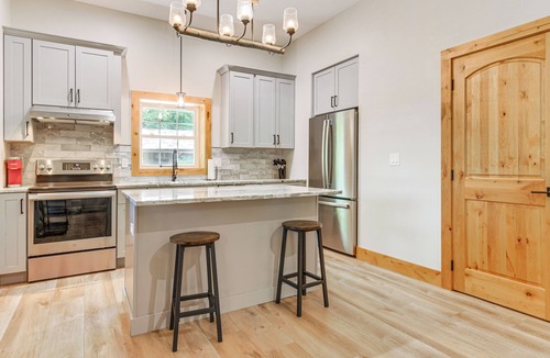 Waynesville Cabin | Pet-Friendly Waynesville Cabin w/Deck & Mtn Views