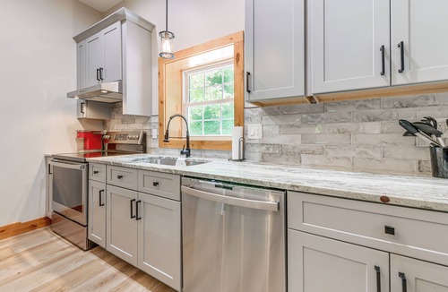 Waynesville Cabin | Pet-Friendly Waynesville Cabin w/Deck & Mtn Views