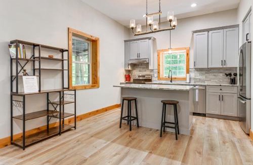Waynesville House | Pet-Friendly Waynesville Cabin w/Deck & Mtn Views