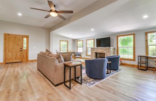 Waynesville House | Pet-Friendly Waynesville Cabin w/Deck & Mtn Views