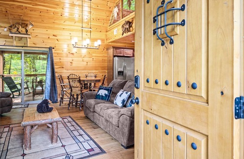 Rocky Grove Cabin | Pet Friendly with Huge Yard! Secluded Stay