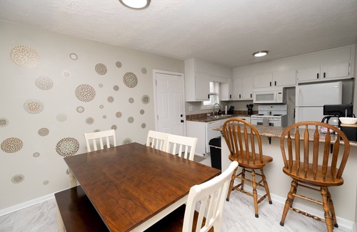 Huntsville House | Pets Stay Free! 3 Bedroom Ranch*South Huntsville* Fully Fenced Yard