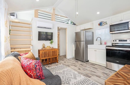 Guntersville Cottage | Pets Welcome 2 Bedroom Tiny House Firepit Minutes to Guntersville