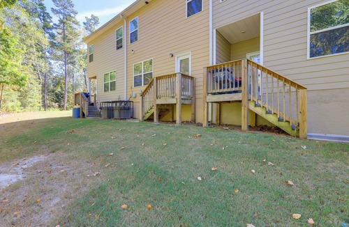 Riverdale House | Pets Welcome! Family Townhome w/Yard in Atlanta