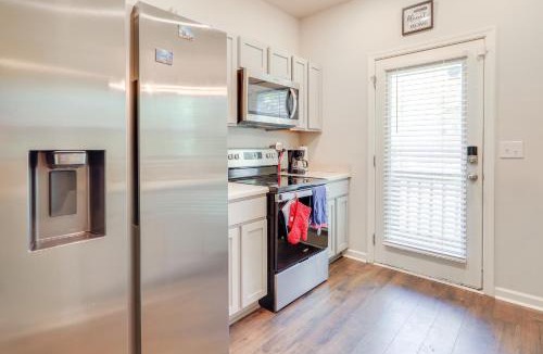 Riverdale House | Pets Welcome! Family Townhome w/Yard in Atlanta