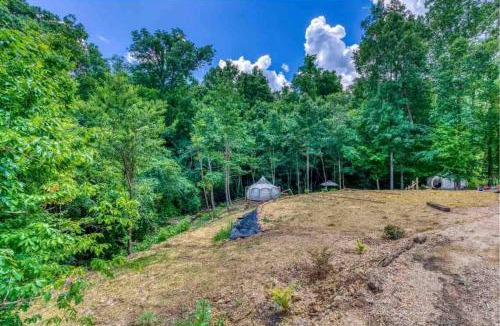 Rogersville Other | Picturesque Bell Tent with Fire Pit and Picnic Area in Alabama